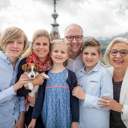 Romantik Schweizerhof & ホテル