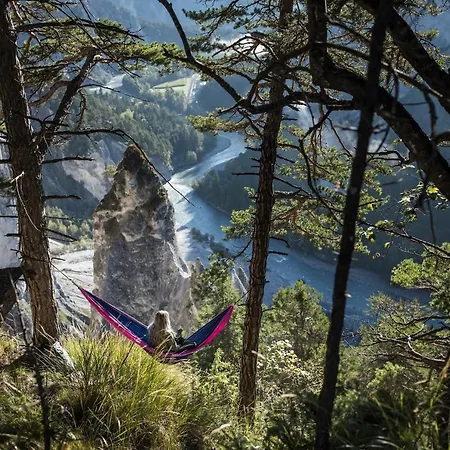 Romantik Schweizerhof & フリムス