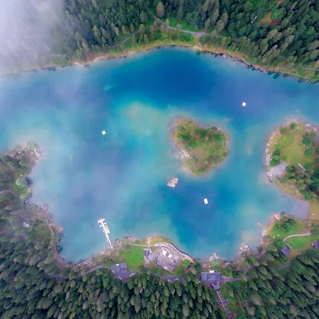 Romantik Schweizerhof & ホテル フリムス