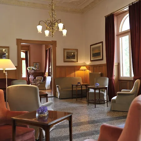 Romantik Schweizerhof & ホテル