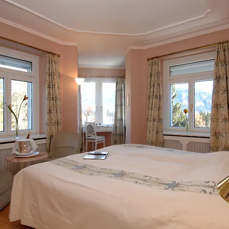 Romantik Schweizerhof & フリムス