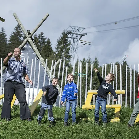 ホテル Romantik Schweizerhof & フリムス