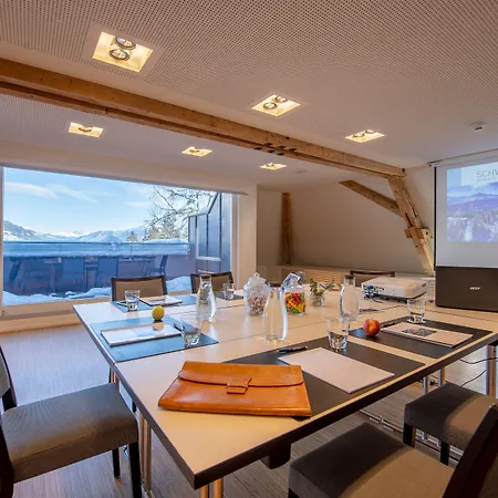 Romantik Schweizerhof & フリムス